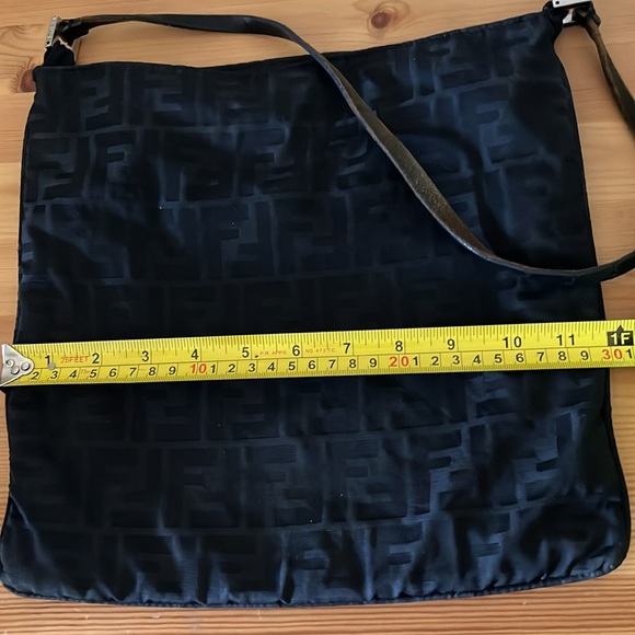 Vintage black Fendi fabric logo shoulder bag - Picture 11 of 12